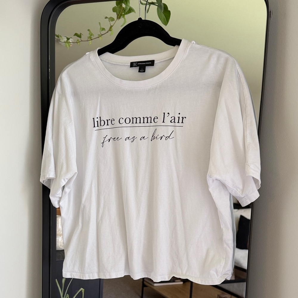 White Graphic Tee - libre comme l'air